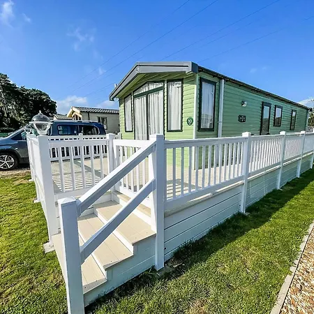 Lovely 6 Berth Caravan At Caldecott Hall Country Park, Norfolk Ref 91010C Great Yarmouth Exterior photo