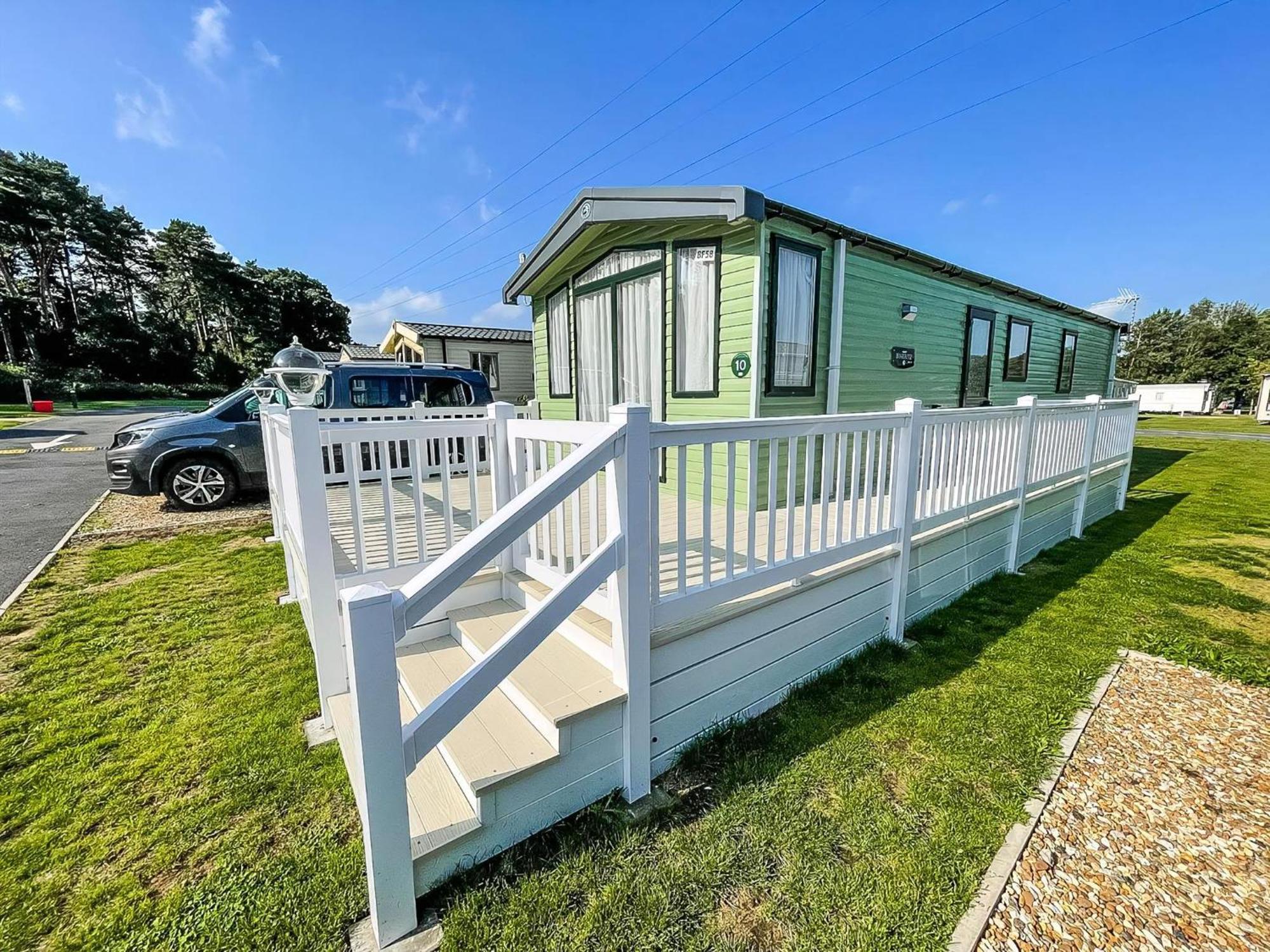 Campsite Lovely 6 Berth Caravan At Caldecott Hall Country Park, Norfolk Ref 91010c *