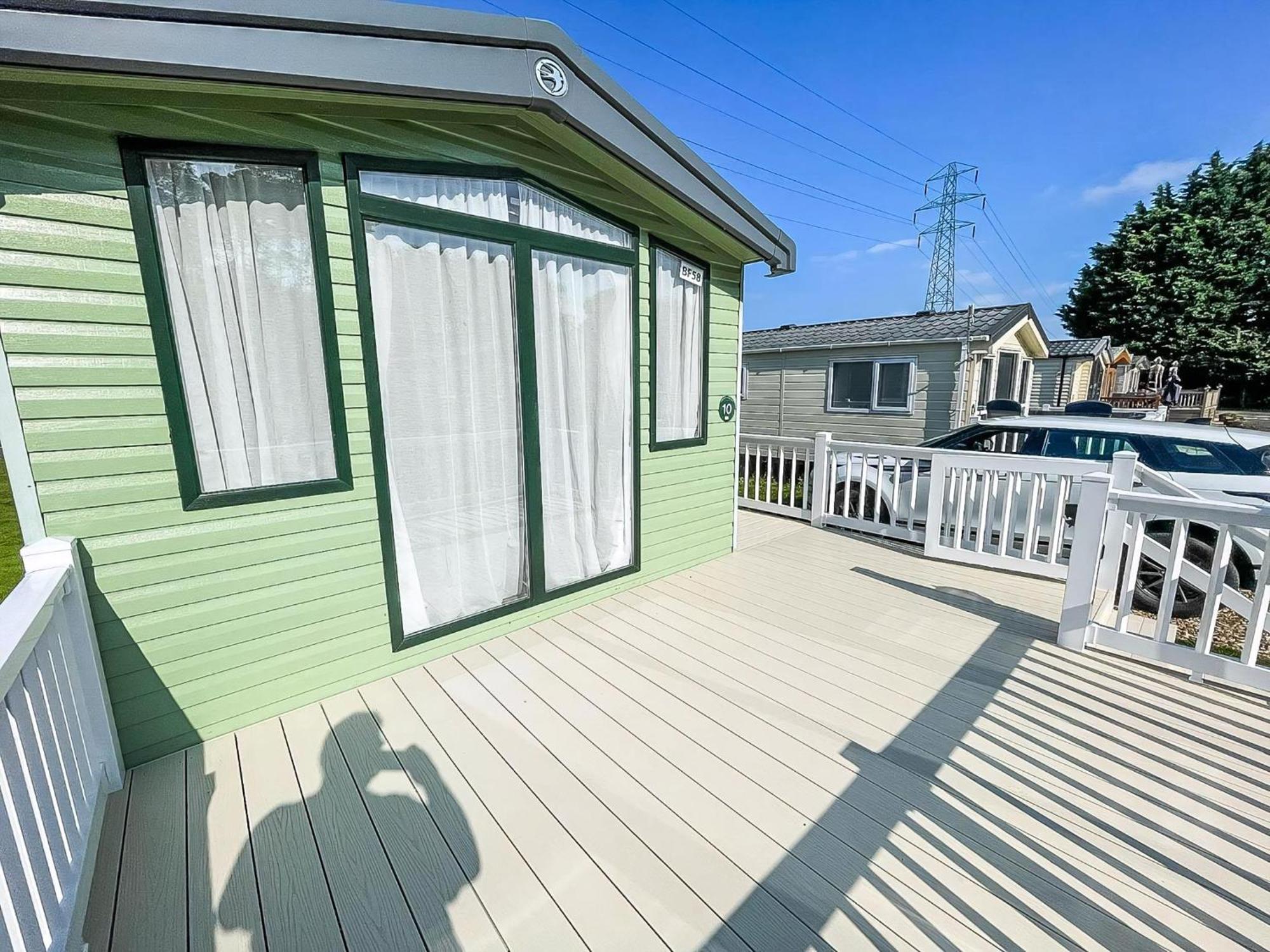 Lovely 6 Berth Caravan At Caldecott Hall Country Park, Norfolk Ref 91010c * Great Yarmouth